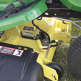 Mower equipped with electric one-touch MulchControl