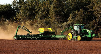 StarFire™ 3000 Receiver on 8R Tractor