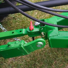 Hitch matches the caddy to the tractor drawbar height