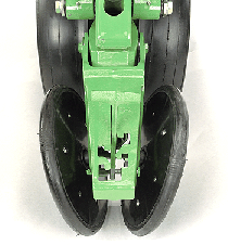 Rubber-tire closing wheel