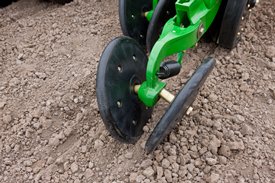 Rubber tire closing system