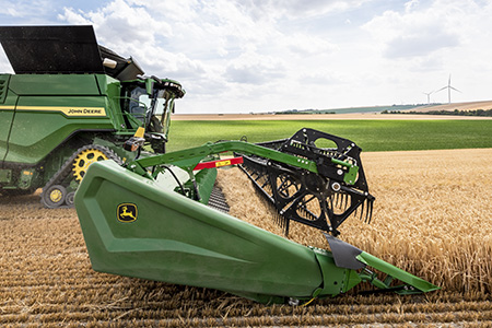 Draper belt technology smoothly feeds crop heads first, increasing combine productivity and grain saving performance