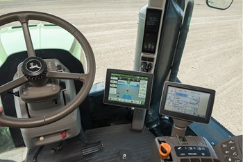 4640 Universal Display/GreenStar™ CommandCenter™ Display equipped in model year 2013 9R Tractor