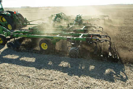 Soil and residue processing with the 2660VT