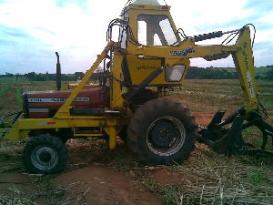 Cargador montado en un tractor de granja