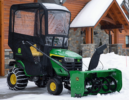 Tractor S160 con soplador de nieve, protección contra la intemperie, contrapesos y cadenas para neumáticos