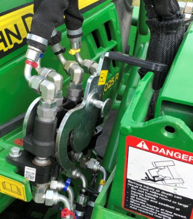 Single-point hydraulic system fully installed with handle disengaged