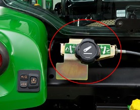 Auxiliary 3-point hitch control (cab tractor)