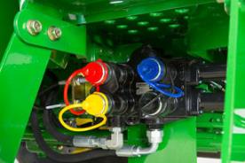 Distributeurs auxiliaire (SCV) centraux doubles sur les tracteurs à poste ouvert 