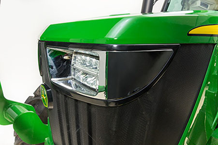 Phares principaux à LED BXX10605 illustrés sur un tracteur à cabine Premium de la série 5E de l’année modèle 23