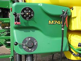 Une série de vannes manuelles rotatives permettent à l'opérateur de maîtriser le M700(i) en toute simplicité