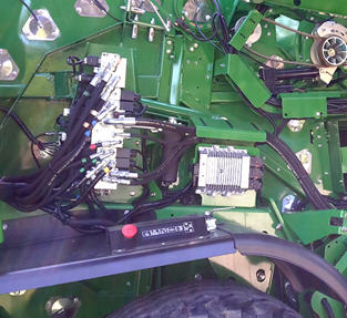 Tailgate motion is damped thanks to hydraulic valve management