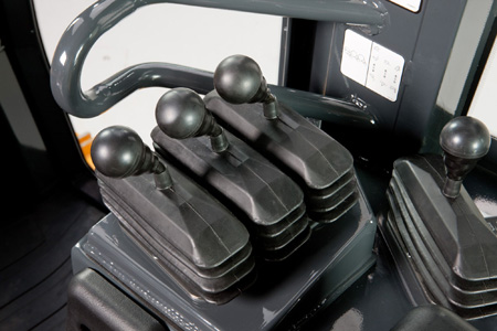Three-lever hydraulic controls