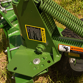 Easy-to-set windrow and raking widths