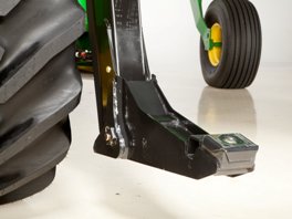 Lower lift arms with draper boot attached