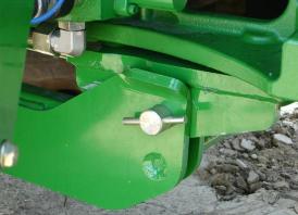 Quick-pin mounting on a 5M Tractor