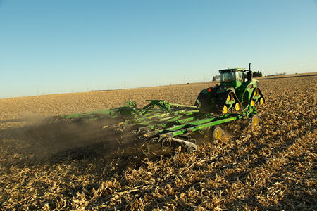 Fall tillage with the 2660VT