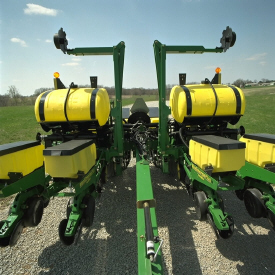 1760 and 1760NT Planters offer one hitch length