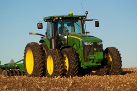 8R Series Tractor with front duals