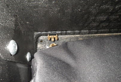 Quick-connect latches on cargo box