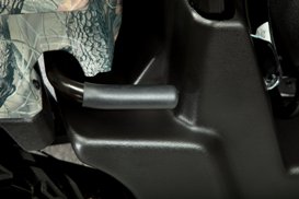 Integrated handle for manual cargo-box tilt