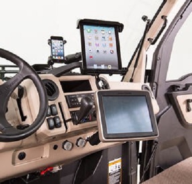 GreenStar™ display installed on XUV835R with optional phone and tablet mounts