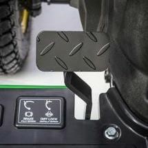 Integrerad pedal för broms och differentialspärr 