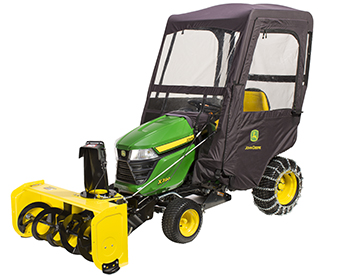 El tractor de la serie X300 incluye un soplador de nieve, un compartimiento contra la intemperie y cadenas